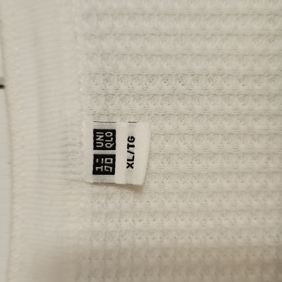 NEW Uniqlo Henley Shirt - Picture 3 of 4